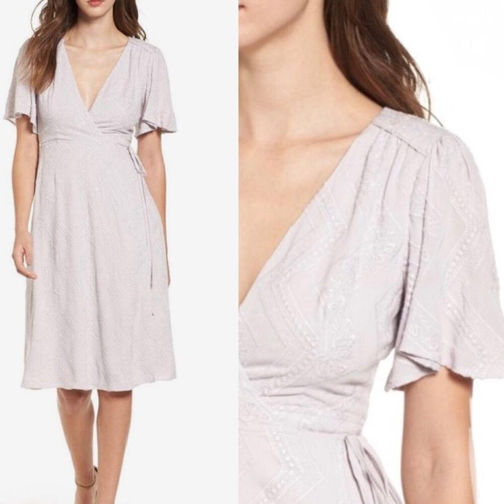 ASTR The Label | Small | Grey Lilac Textured Short Sleeve Wrap Midi Dress